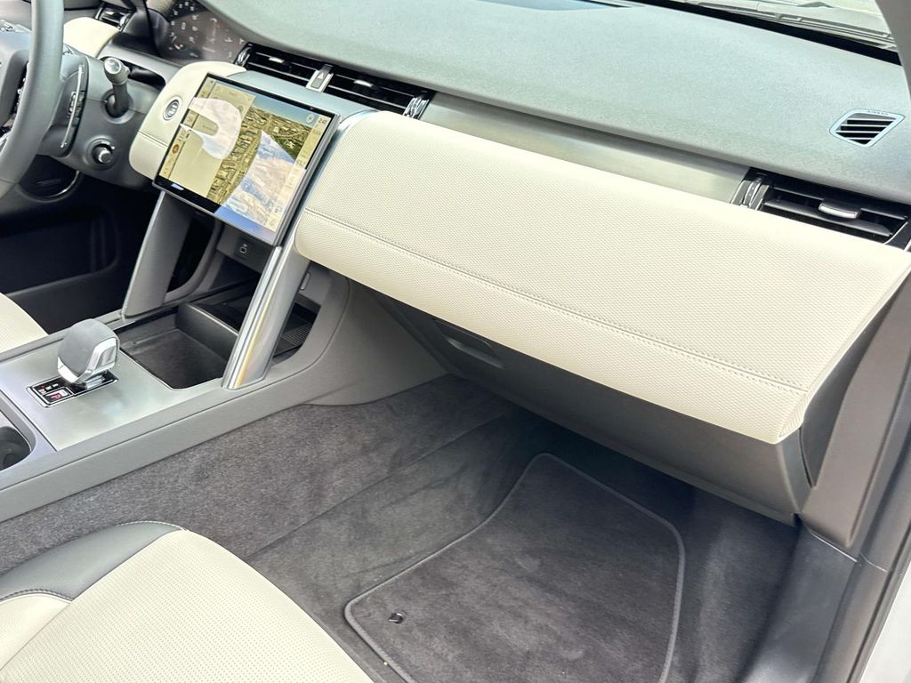 Thumbnail: 2025 Land Rover Discovery Sport - 19