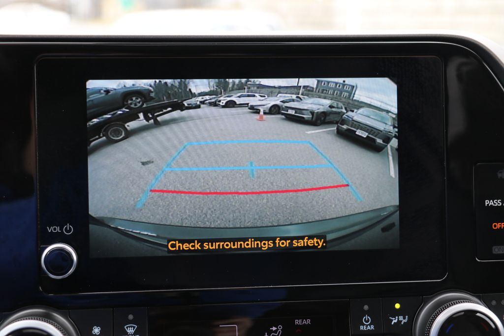 2025 Toyota Highlander XLE - Photo 16