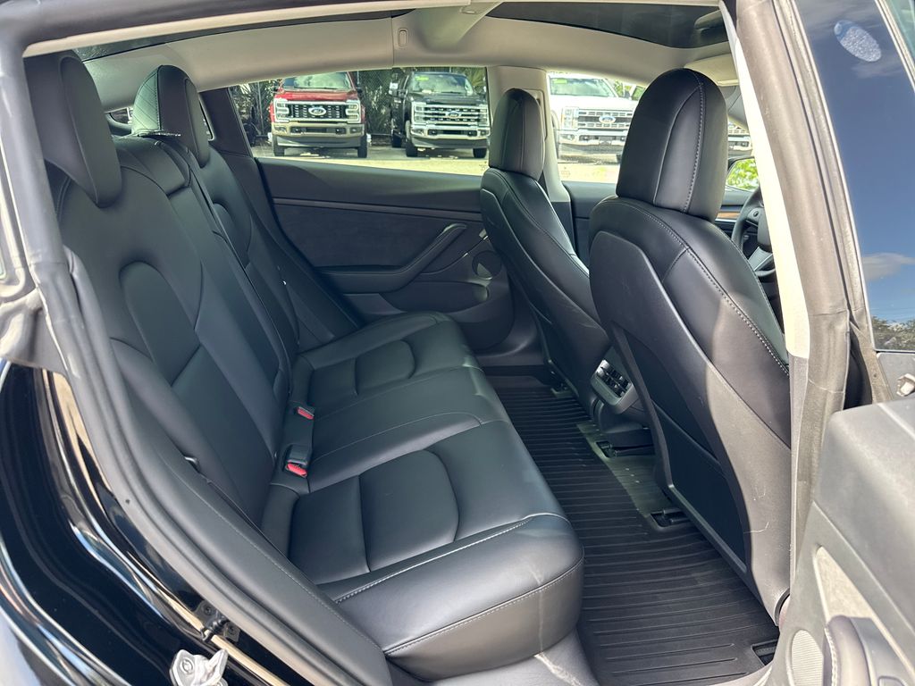 Used 2022  Tesla Long Range image 25