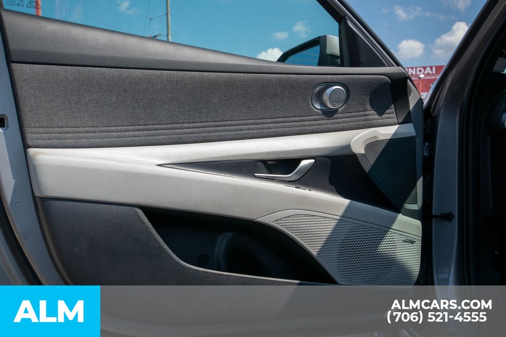 2024 Hyundai Elantra Limited photo 21