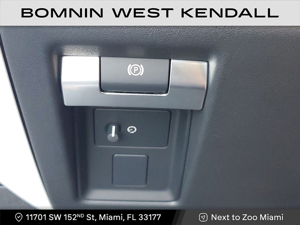 2022 Land Rover Defender 110 X-Dynamic HSE photo