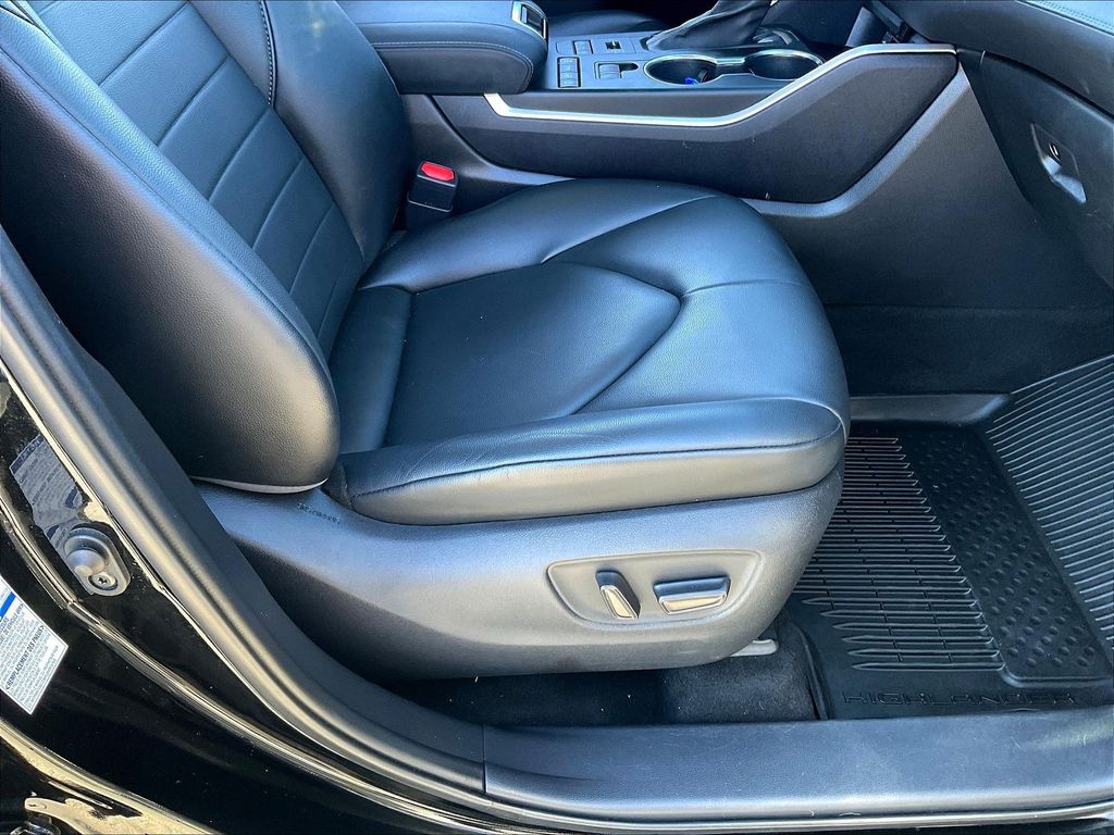 2021 Toyota Highlander — photo 38
