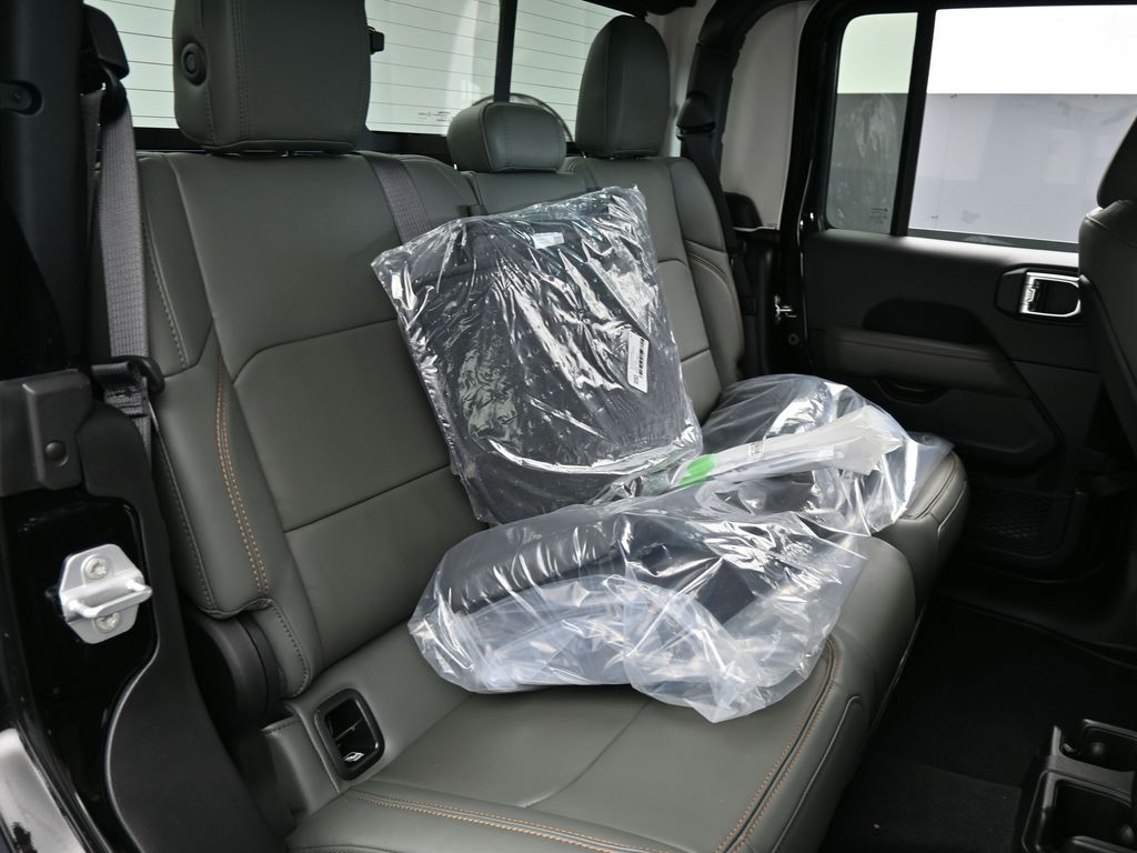 New 2026 Black Clearcoat Jeep Mojave image 38