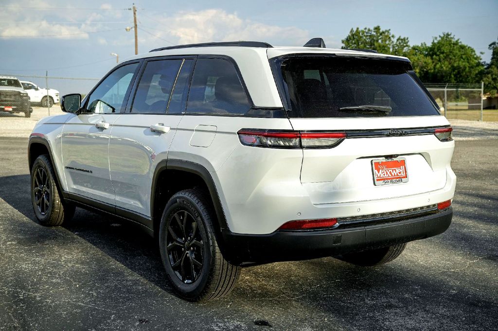 New Car 2025 Jeep Grand Cherokee  Altitude For Sale Under $40,000 In Taylor, Texas
