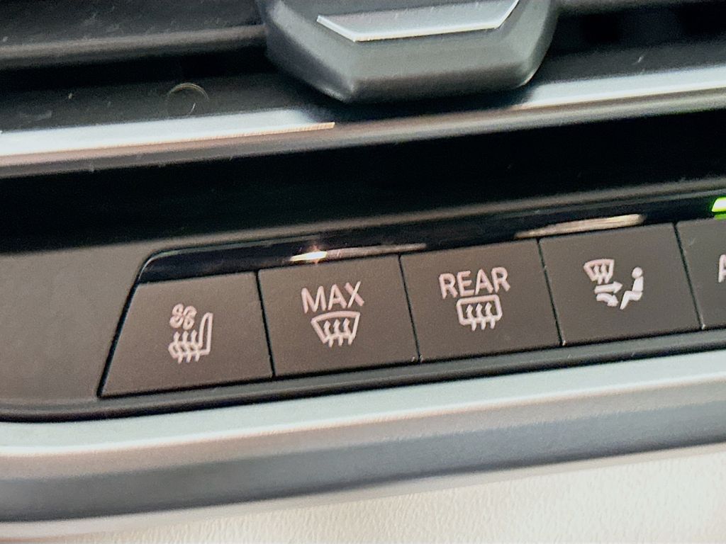 2022 BMW X7 xDrive40i 21