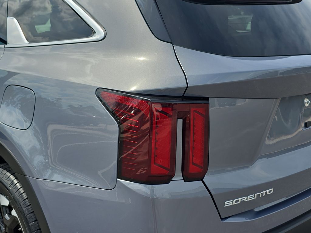2024 Everlasting Silver Kia Sorento S FWD SUV