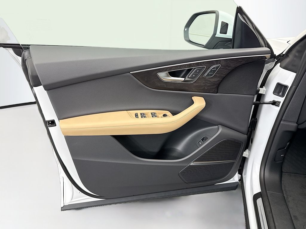 Thumbnail: 2026 Audi Q8 - 24