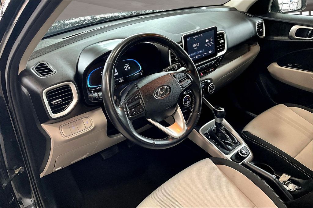 Used 2023 Black Hyundai SEL image 15