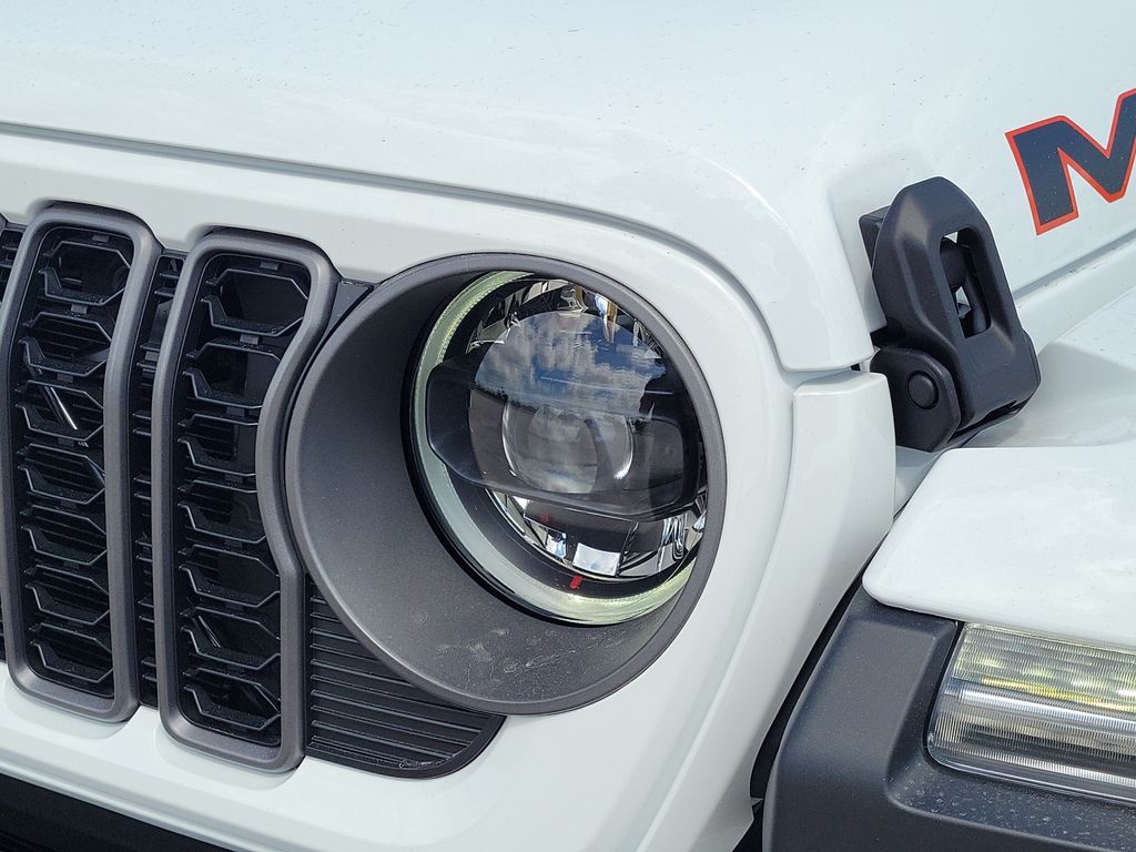 New 2026 White Jeep Mojave image 34