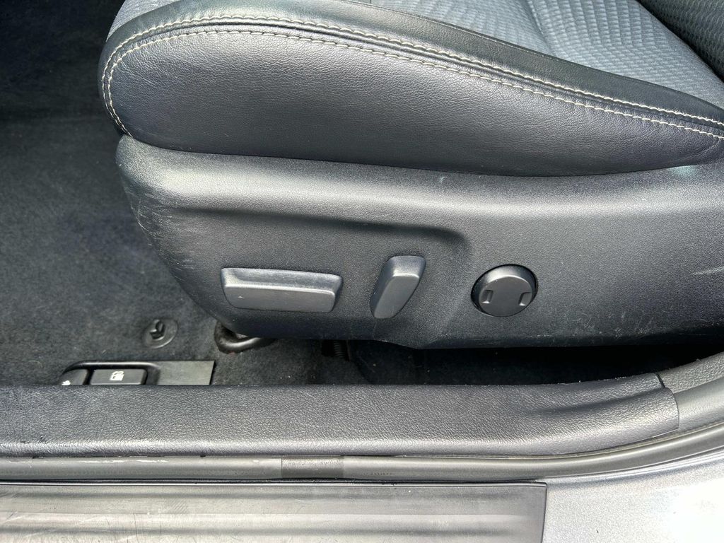 Thumbnail: 2012 Toyota Camry - 17