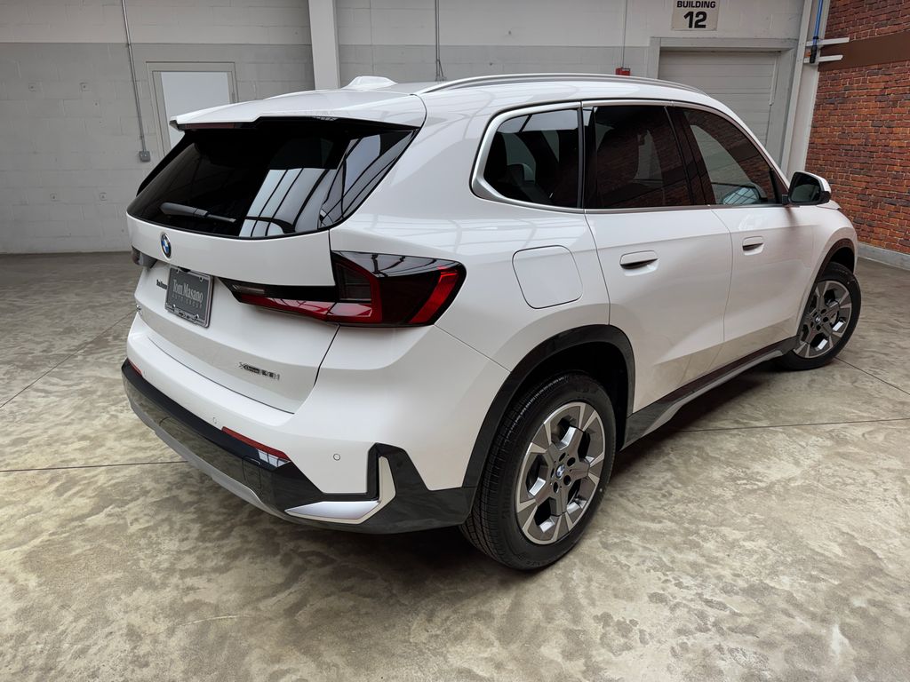 New 2026 White BMW xDrive28i image 5