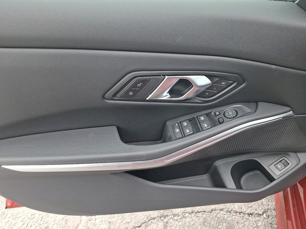 Thumbnail: 2025 BMW 3 Series - 13