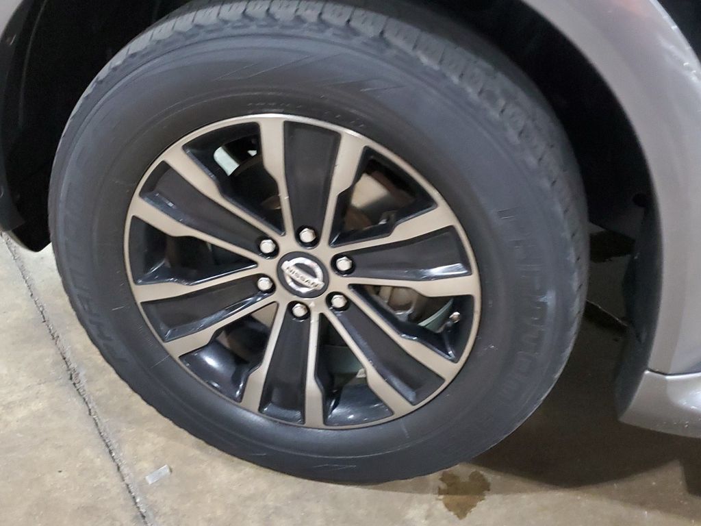 2017 Nissan Armada Platinum photo