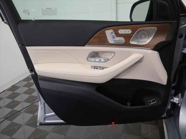 Thumbnail: 2026 Mercedes-Benz GLE - 26