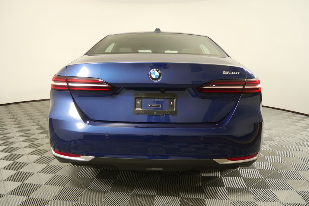 Thumbnail: 2024 BMW 5 Series - 4