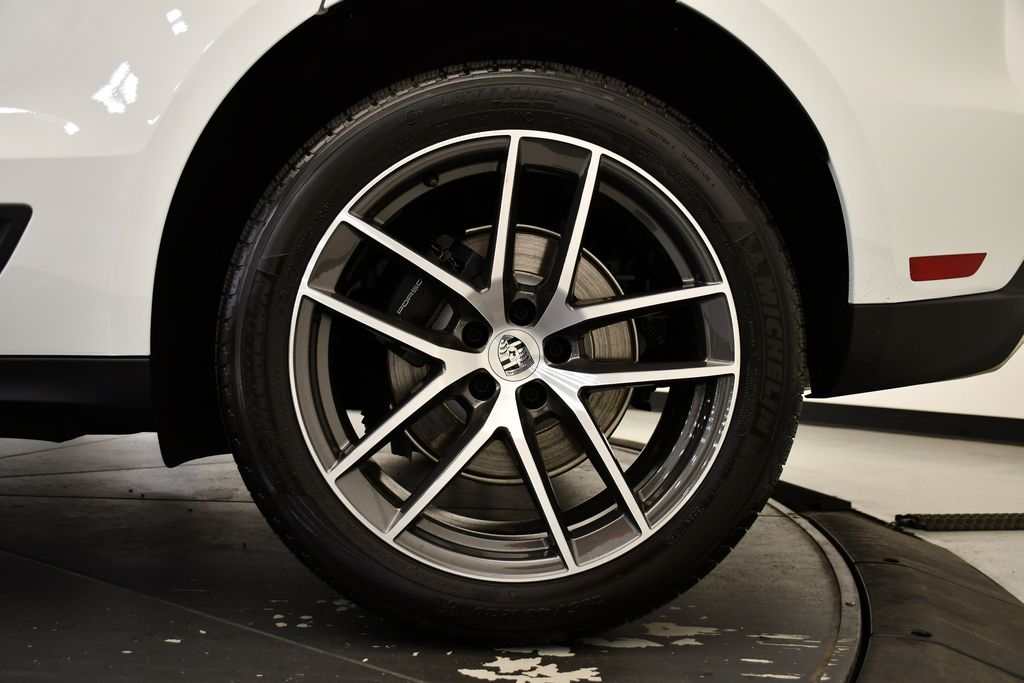 Thumbnail: 2026 Porsche Macan - 17