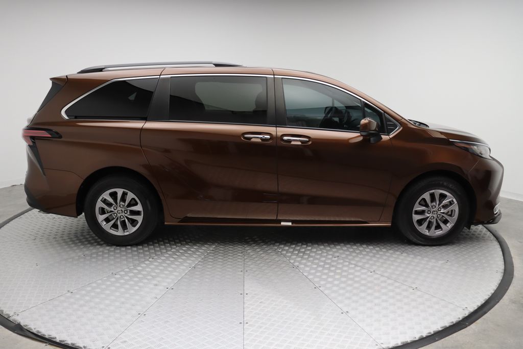 2022 Toyota Sienna XLE 7