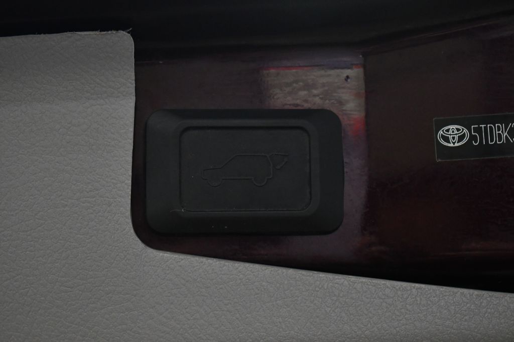 Thumbnail: 2012 Toyota Highlander - 6