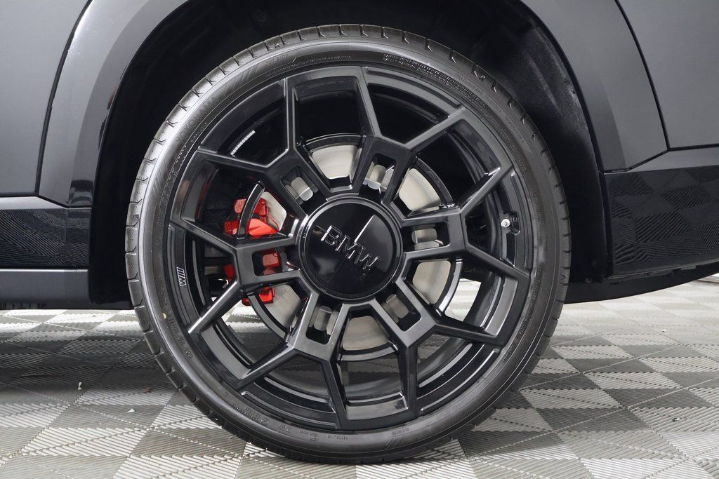 Thumbnail: 2026 BMW XM - 10