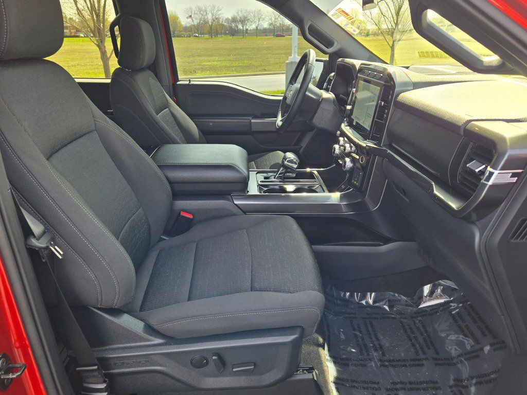 View vehicle photo 7
