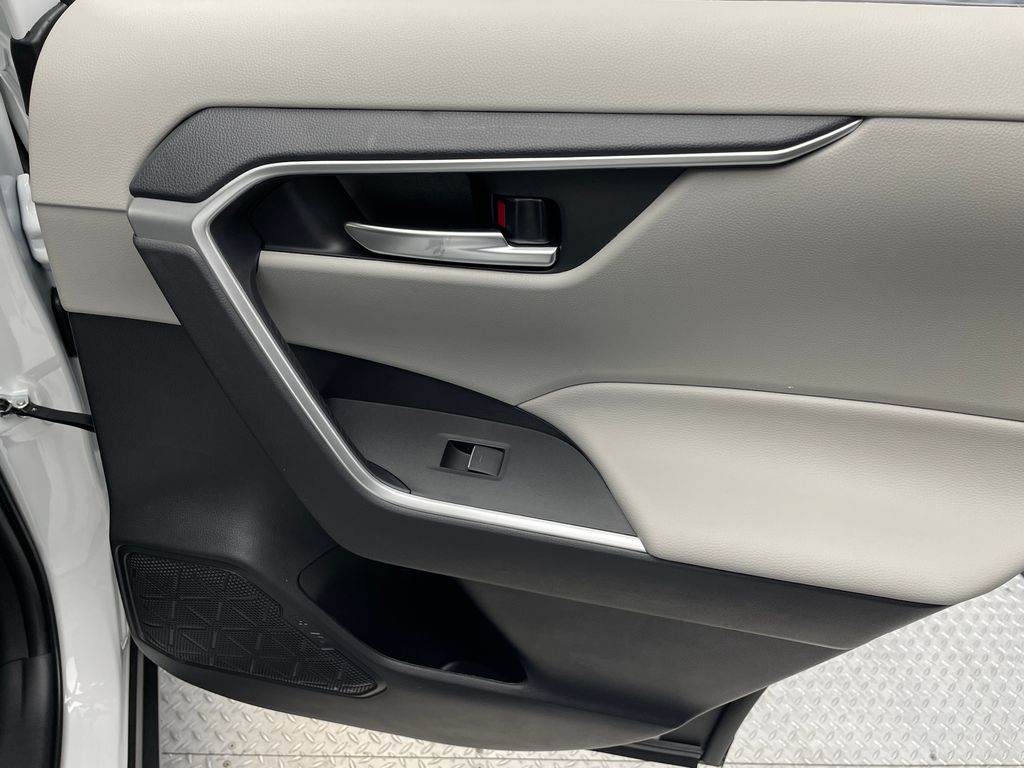 Thumbnail: 2025 Toyota RAV4 - 32