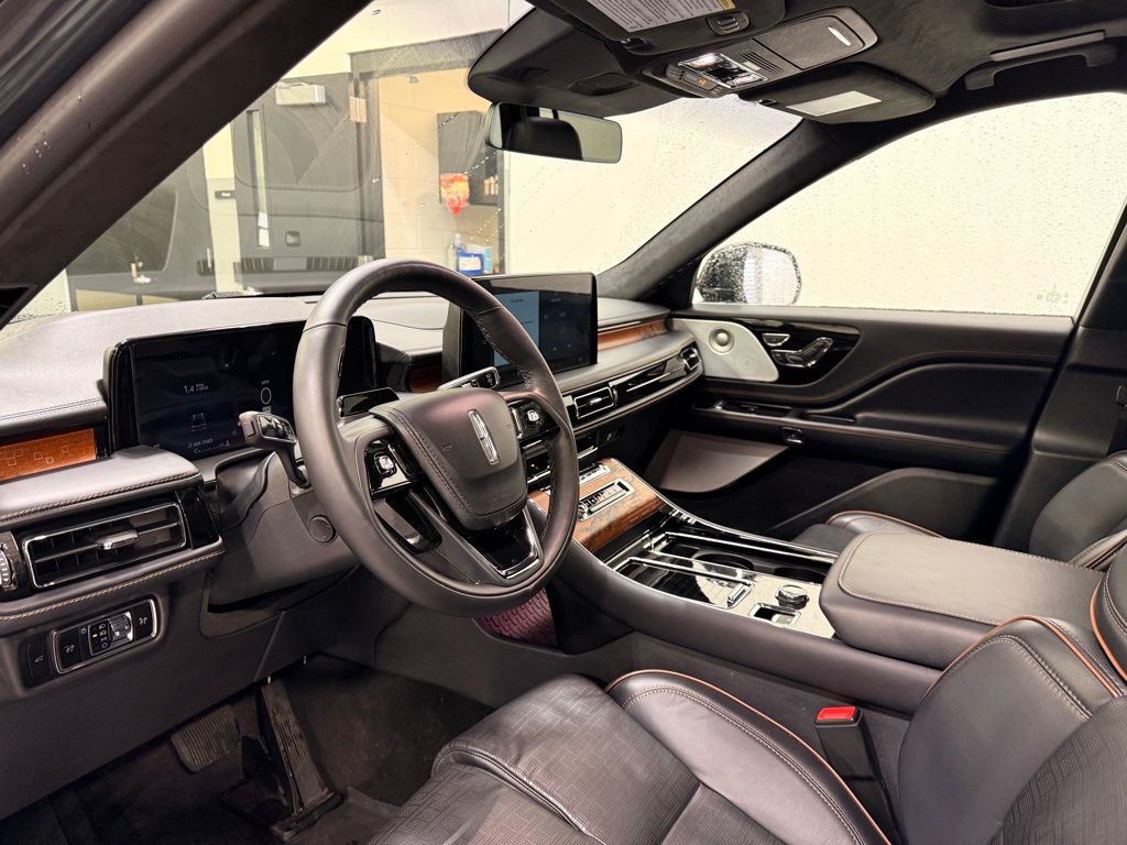 Thumbnail: 2025 Lincoln Aviator - 11