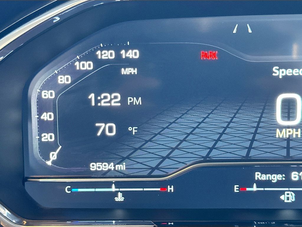 Used 2025 White GMC Elevation image 12
