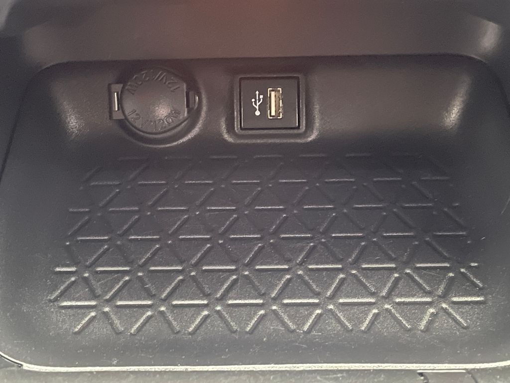 2023 Toyota RAV4 XLE 28