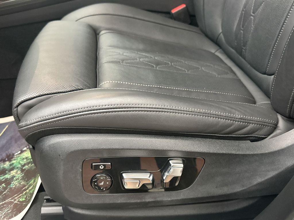 2023 BMW X7 M60i 4