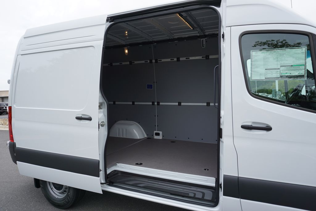 Thumbnail: 2025 Mercedes-Benz Sprinter - 12