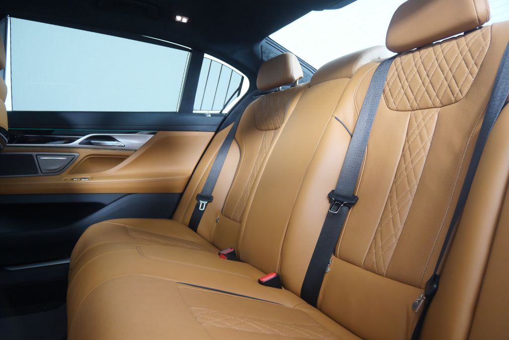 Thumbnail: 2022 BMW 7 Series - 15
