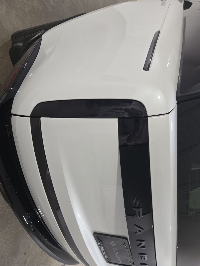 New 2026 White Land Rover P400 SE LWB 7 SEAT image 24