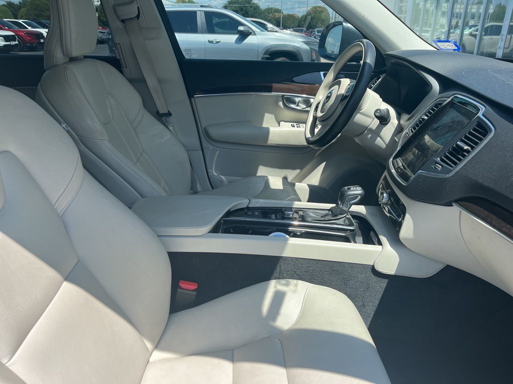 Thumbnail: 2019 Volvo XC90 - 4
