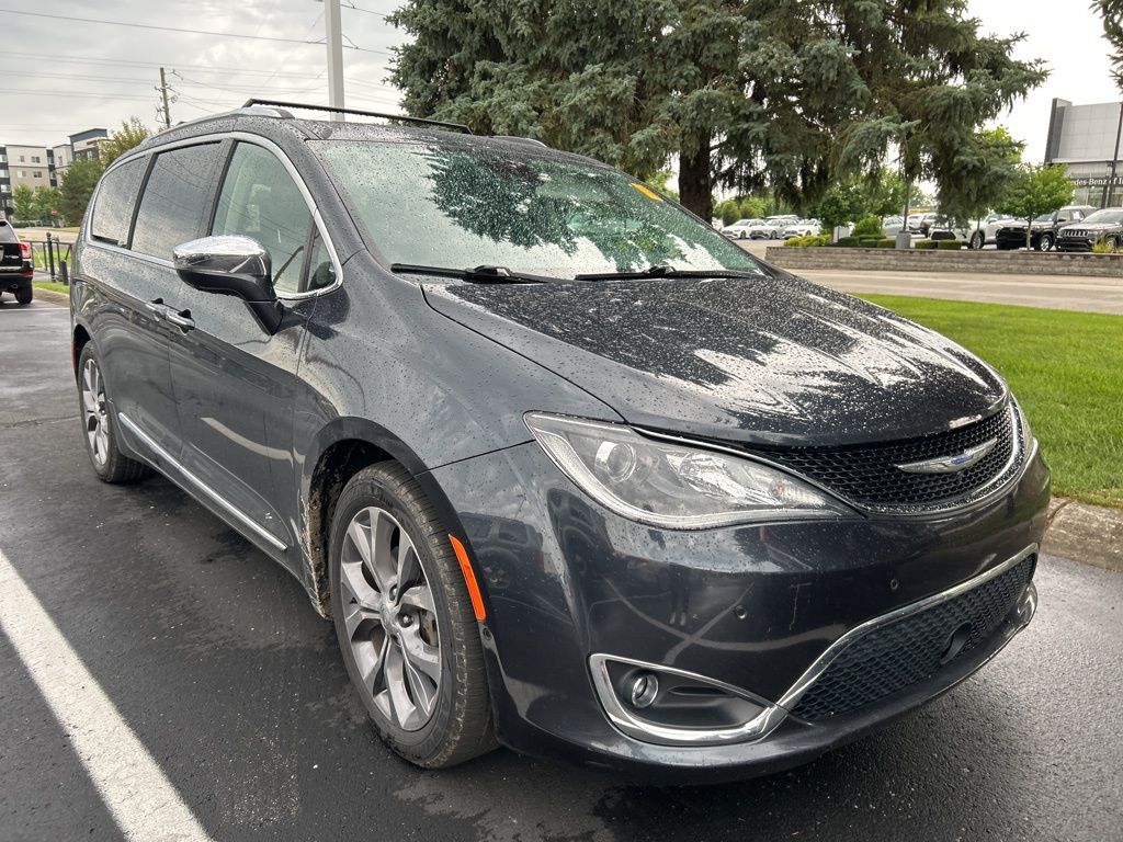 Thumbnail: 2019 Chrysler Pacifica - 4