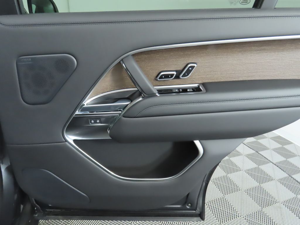 Thumbnail: 2025 Land Rover Range Rover - 28