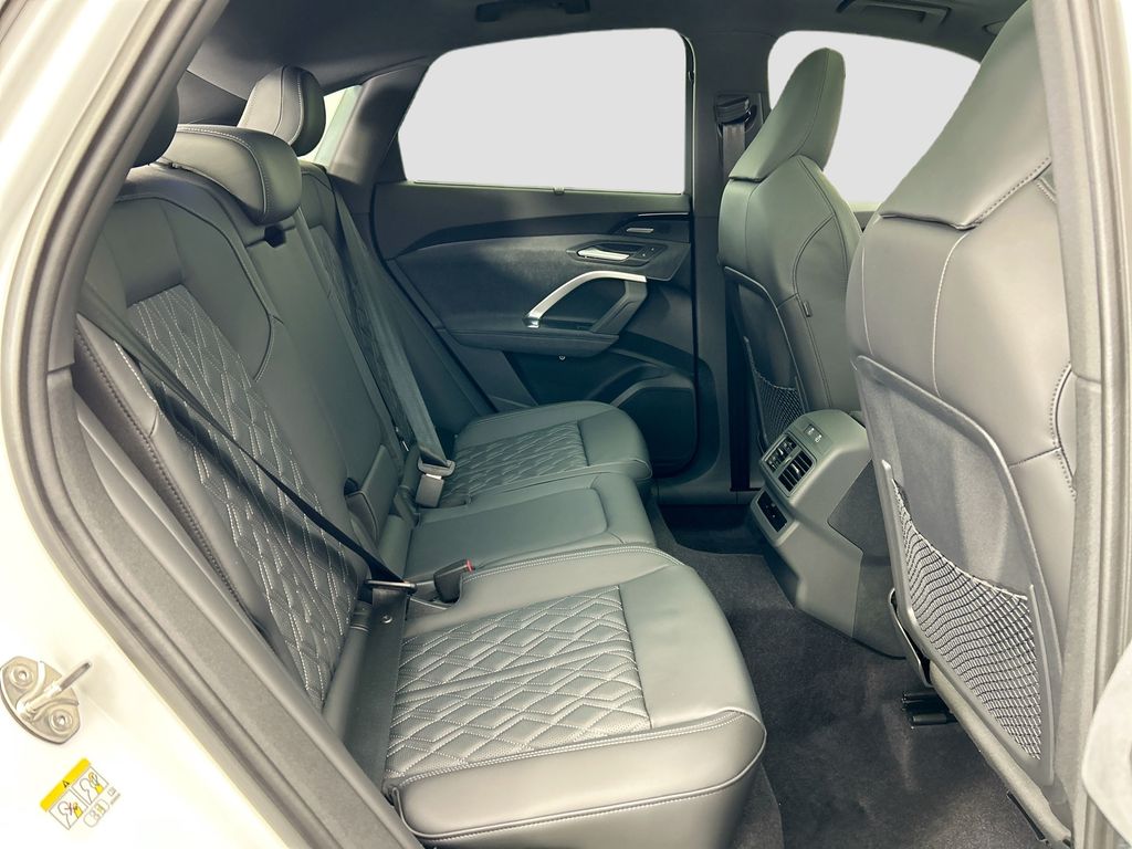 Thumbnail: 2025 Audi SQ5 - 21