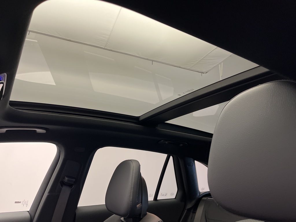 Thumbnail: 2026 Mercedes-Benz GLC - 22