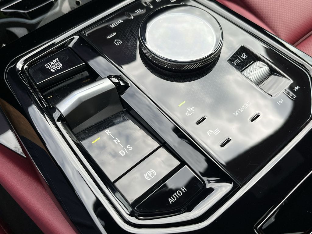 Thumbnail: 2025 BMW 5 Series - 20