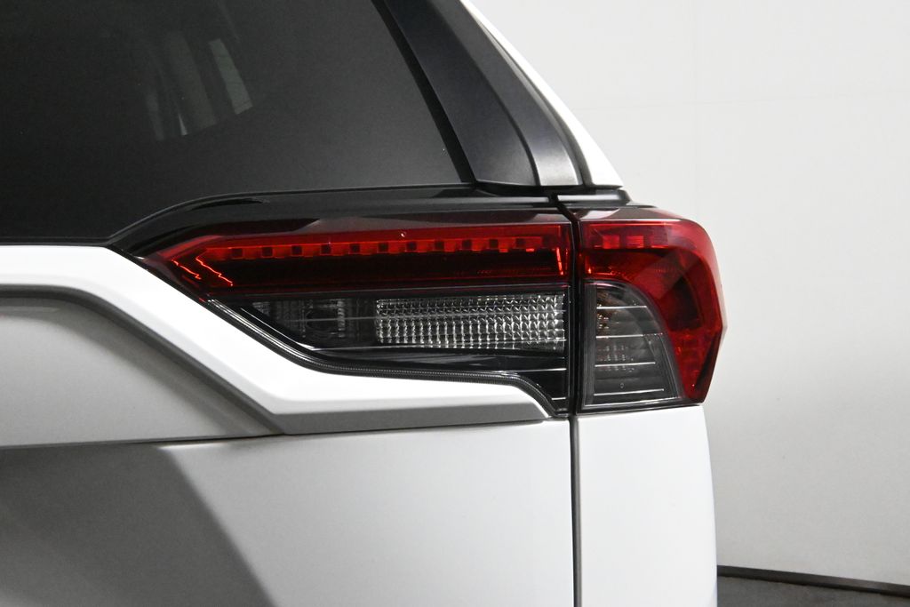 Thumbnail: 2019 Toyota RAV4 - 14