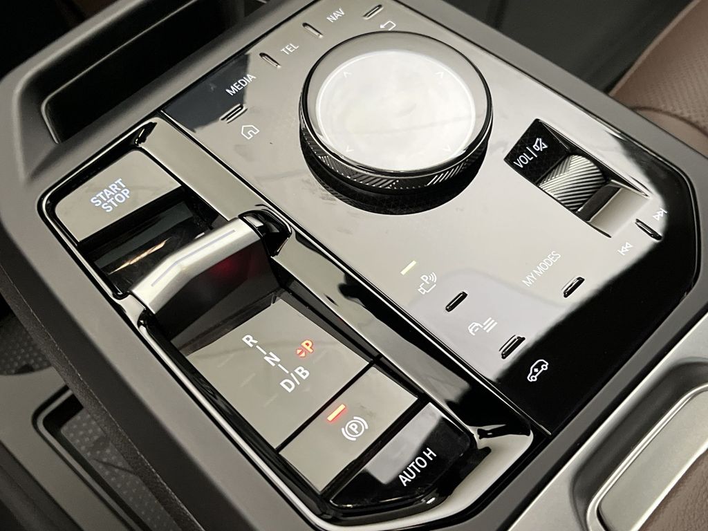 Thumbnail: 2025 BMW iX - 20