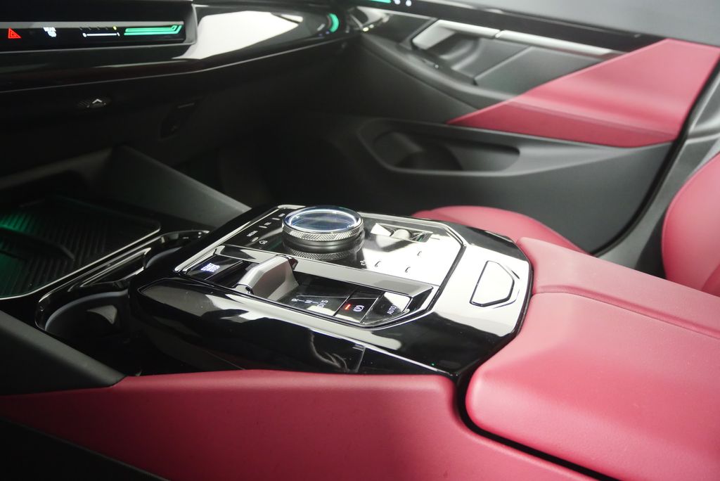 Thumbnail: 2025 BMW 5 Series - 23