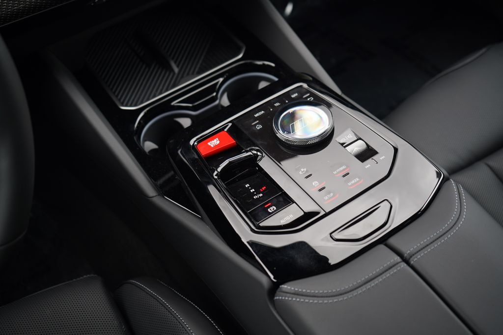 Thumbnail: 2026 BMW M5 - 19