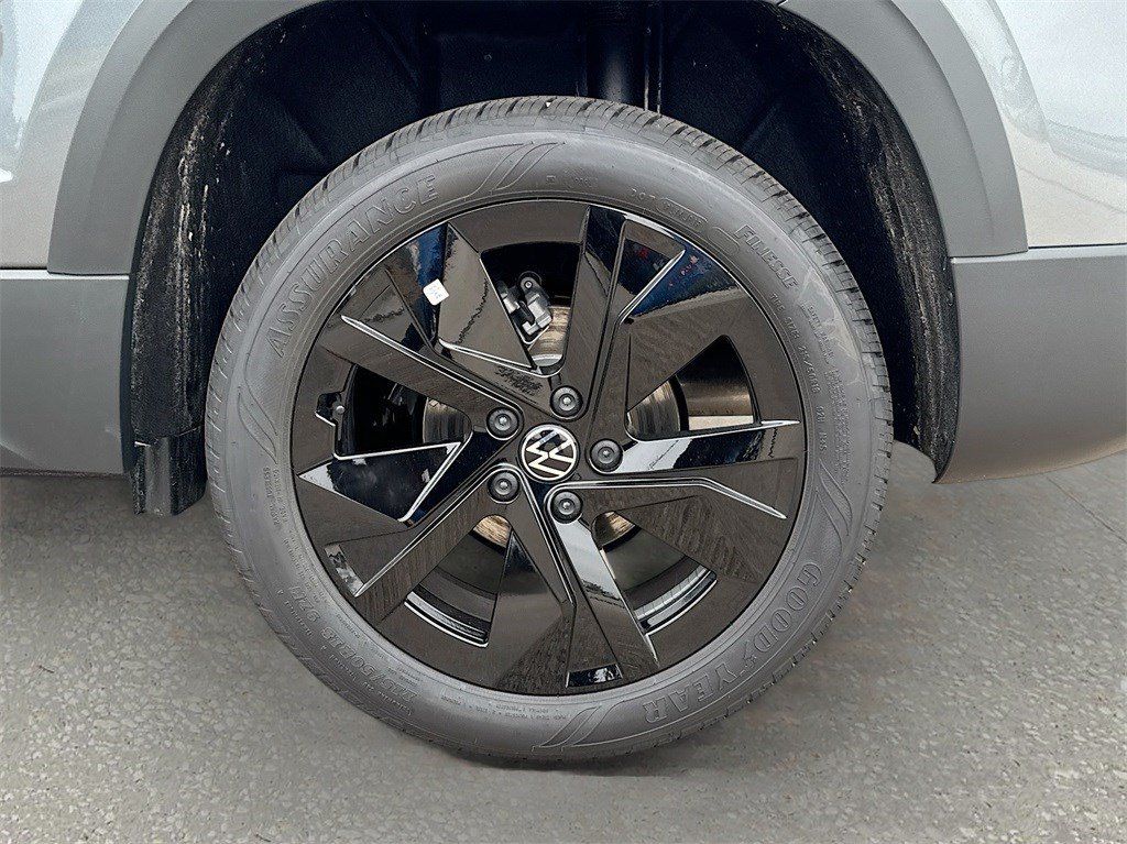 2025 Volkswagen Taos 1.5T SE Gray at Shottenkirk Kia Fort Bend