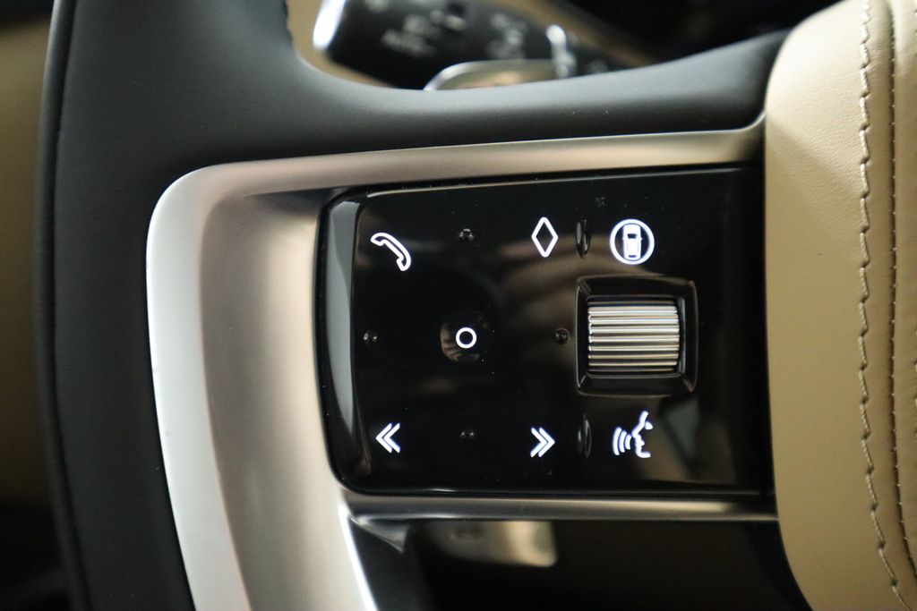 2025 Land Rover Range Rover SE 11