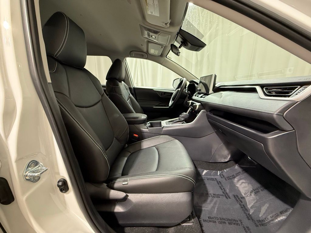 Thumbnail: 2025 Toyota RAV4 - 21