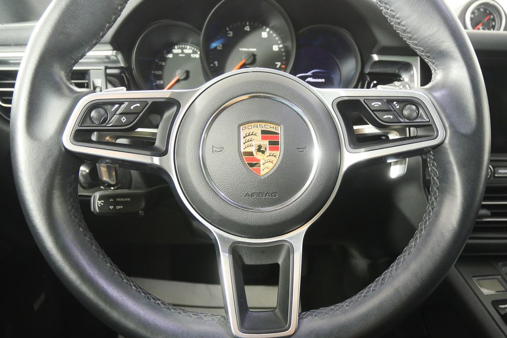 Thumbnail: 2020 Porsche Macan - 22
