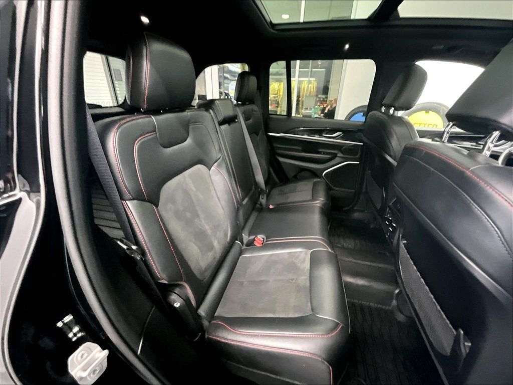 2022 Jeep Grand Cherokee — photo 16