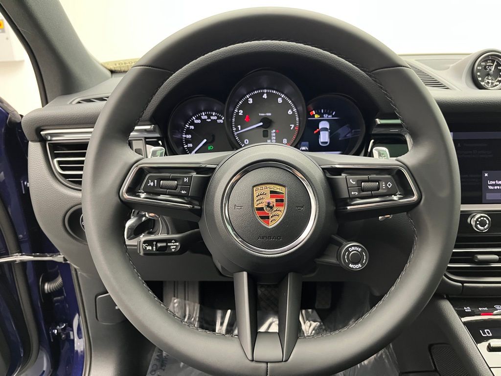Thumbnail: 2025 Porsche Macan - 12