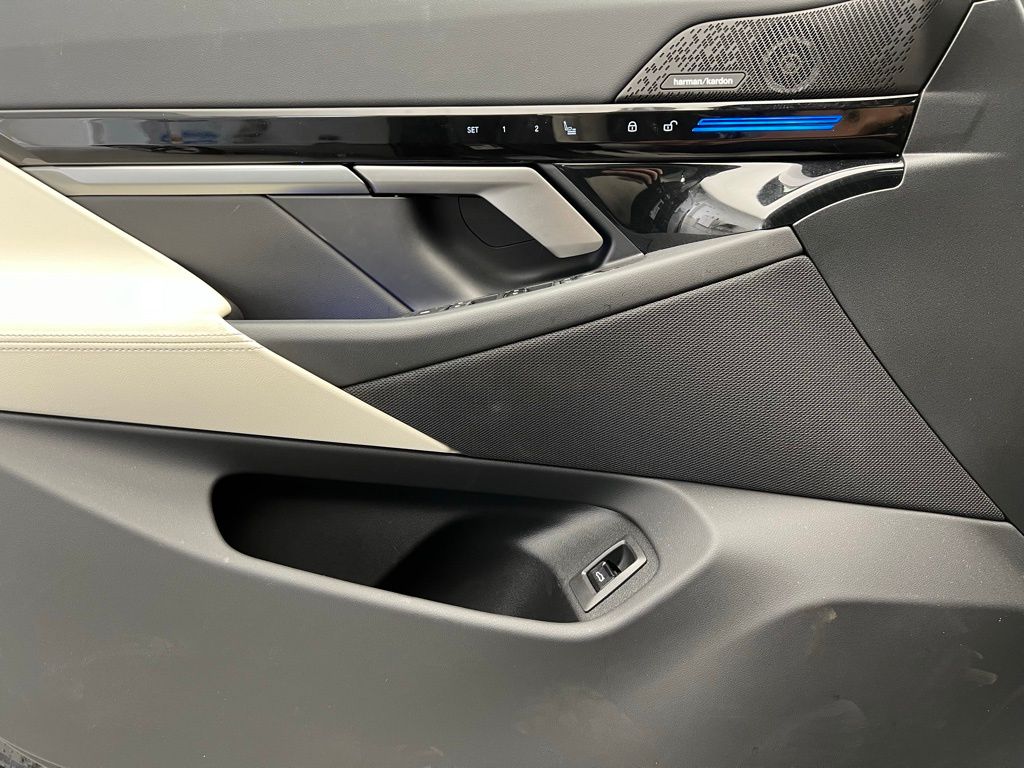 Thumbnail: 2025 BMW 5 Series - 20