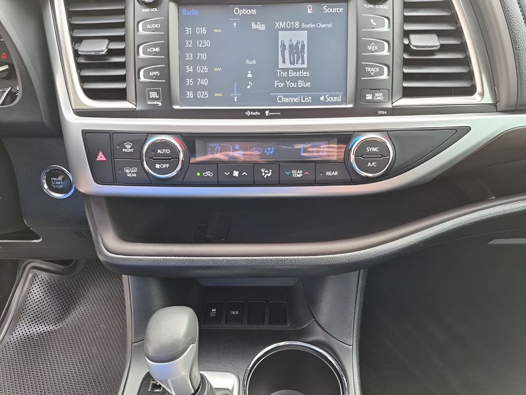 Used 2014  Toyota Limited image 41